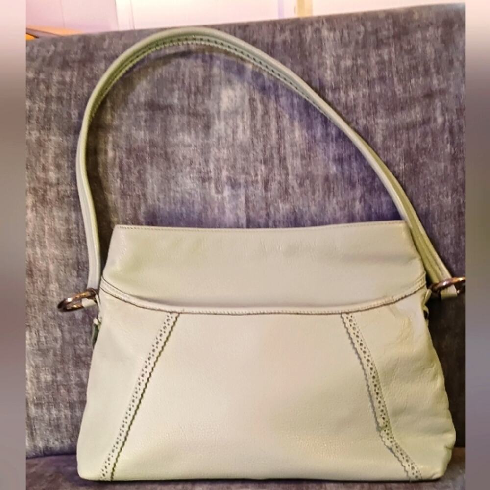 Stone Mountain aqua blue pebbled leather meduim sized handbag. 9.5"×14"
